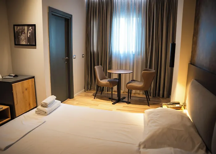 Center Boutique 3* טיראנה